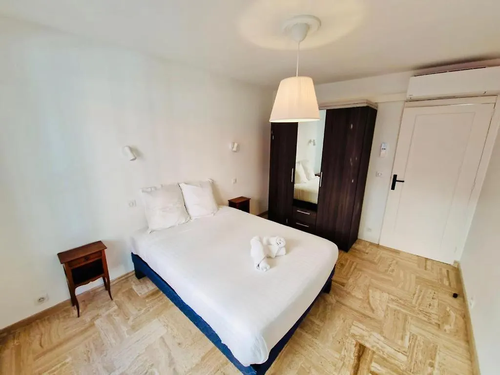 Les Appts D'Albertine - Charmant T3 Climatise A 200M Des Plages, Centre-Ville Et Gare - Parking Prive Inclus Antibes 0*,  França