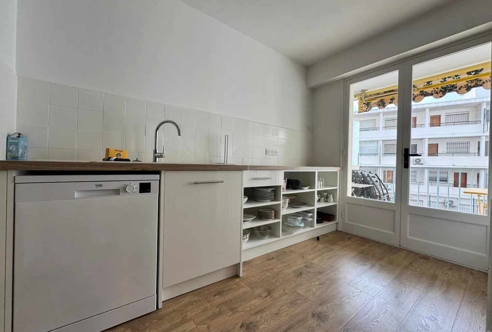 Les Appts D'Albertine: Charming Seaside Retreat with Private Parking Antibes France